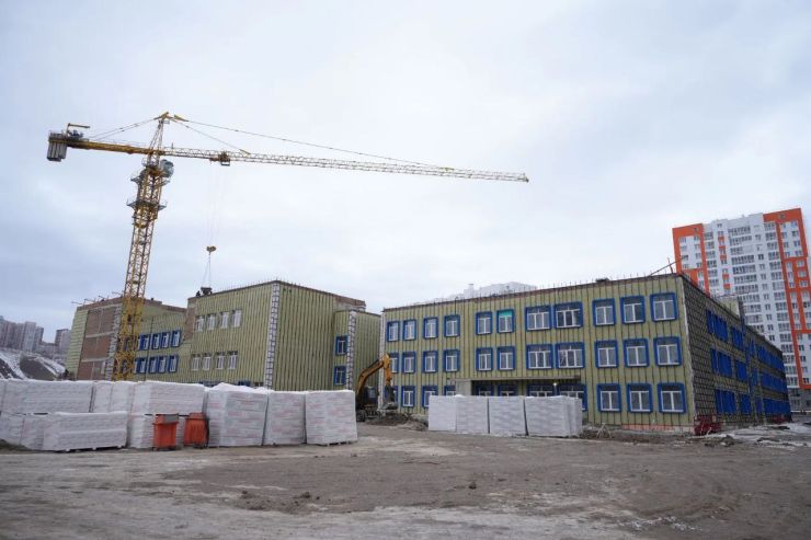 Самая большая школа на правобережье Красноярска готова на 62 %