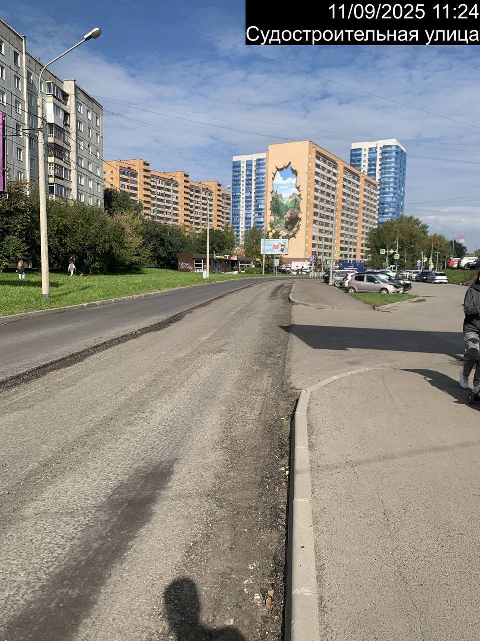 Подрядчик устраняет дефекты дорог на острове Отдыха в Красноярске