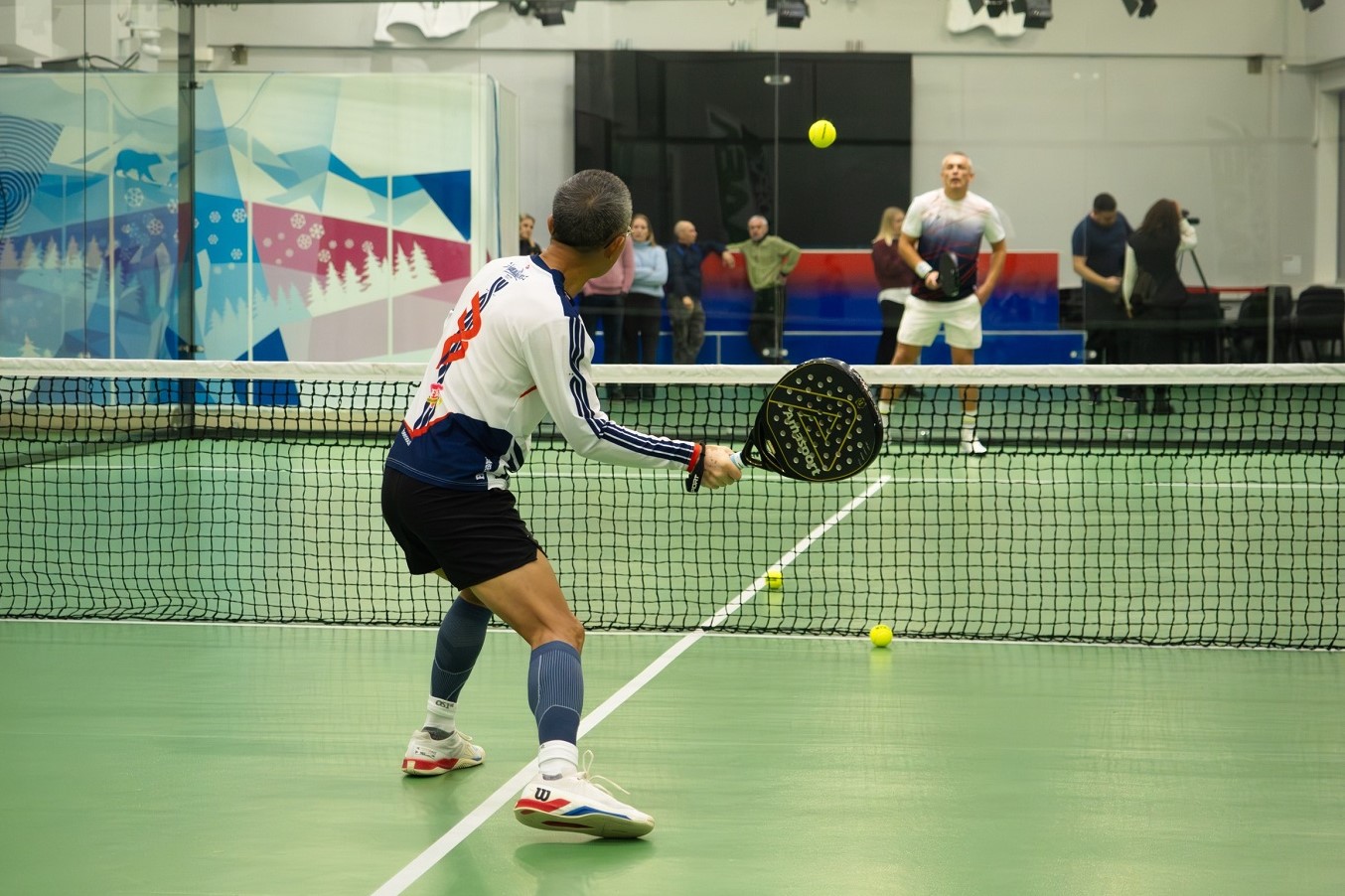 На острове Отдыха в Красноярске открыли первый крытый корт для падела