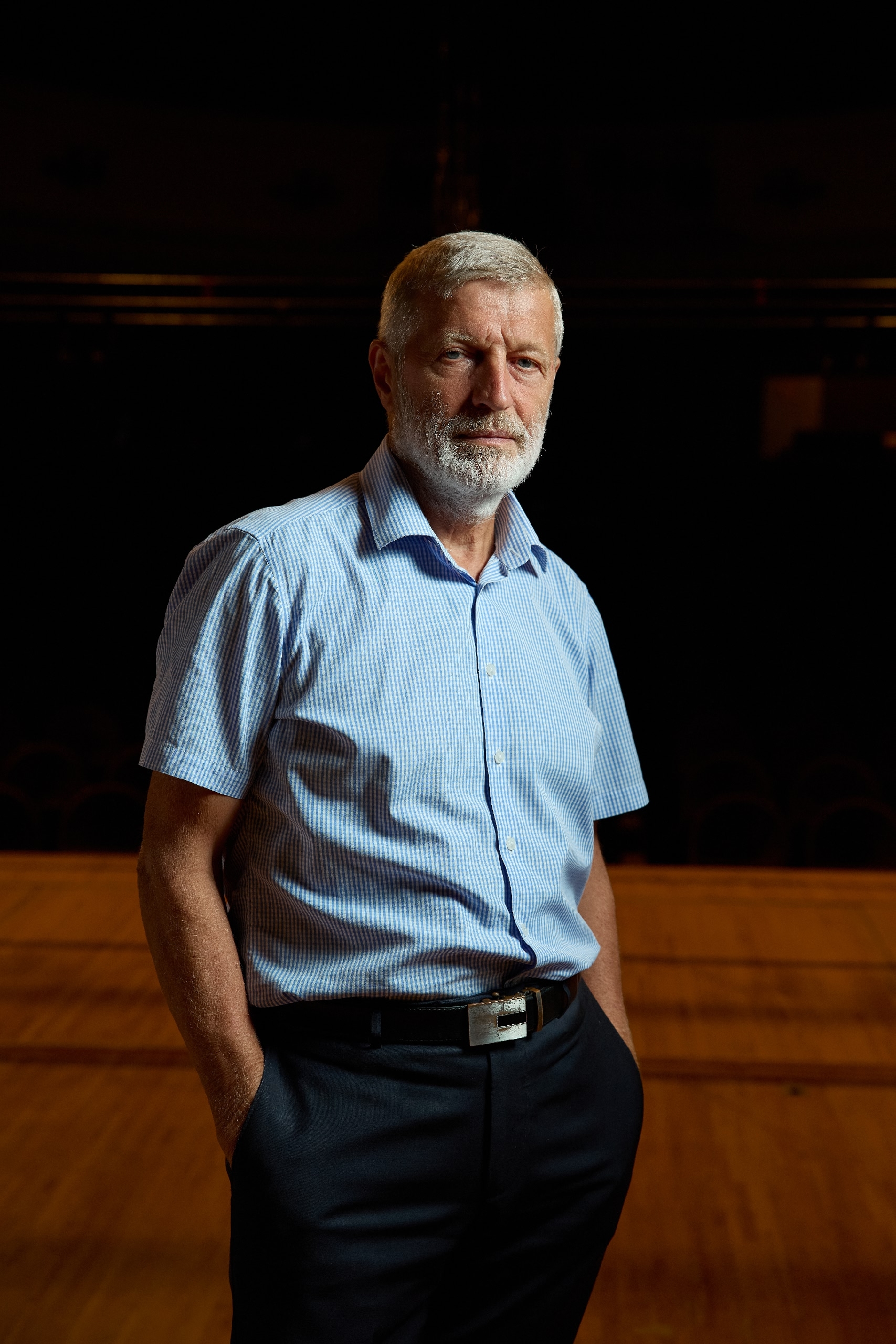 «В театре не должно быть тихо и спокойно»: Пётр Аникин — о том, сложно ли руководить творческим коллективом и может ли директор вмешиваться в творческий процесс