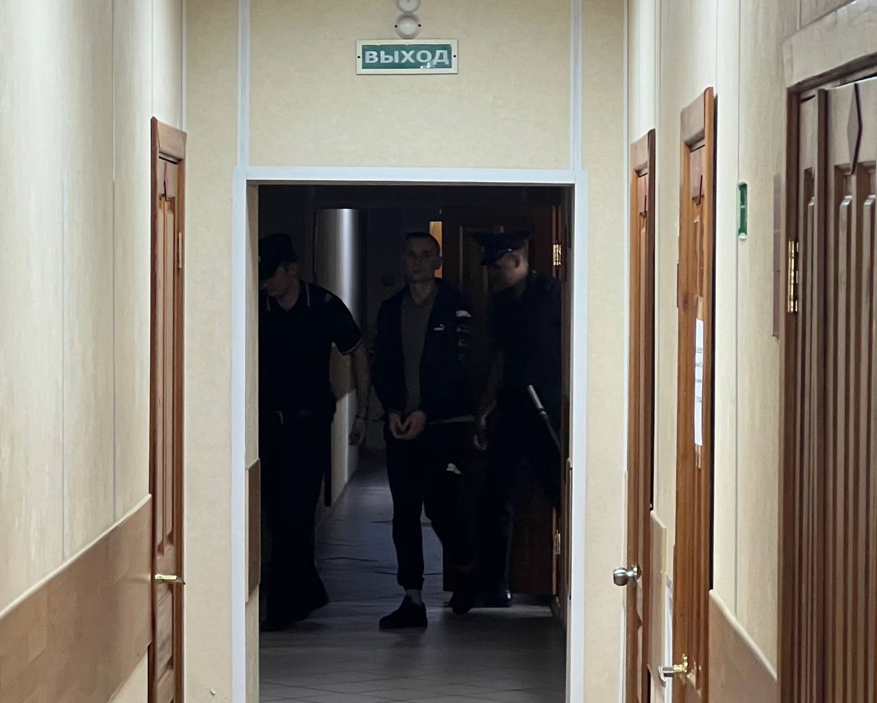 Двое мужчин похитили красноярца ради выкупа и попали в колонию