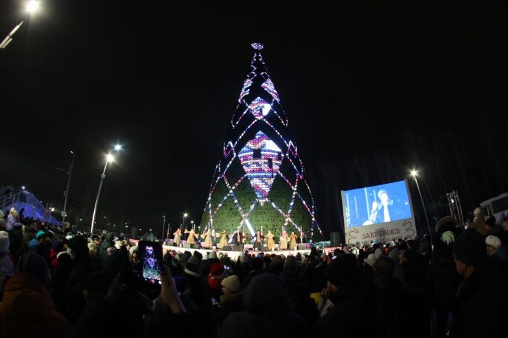 На острове Татышев зажгли огни главной елки Красноярска