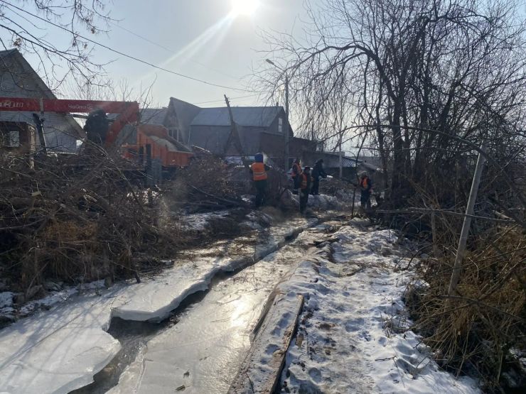 В Красноярске из-за разлива реки Паниковки ввели режим угрозы ЧС