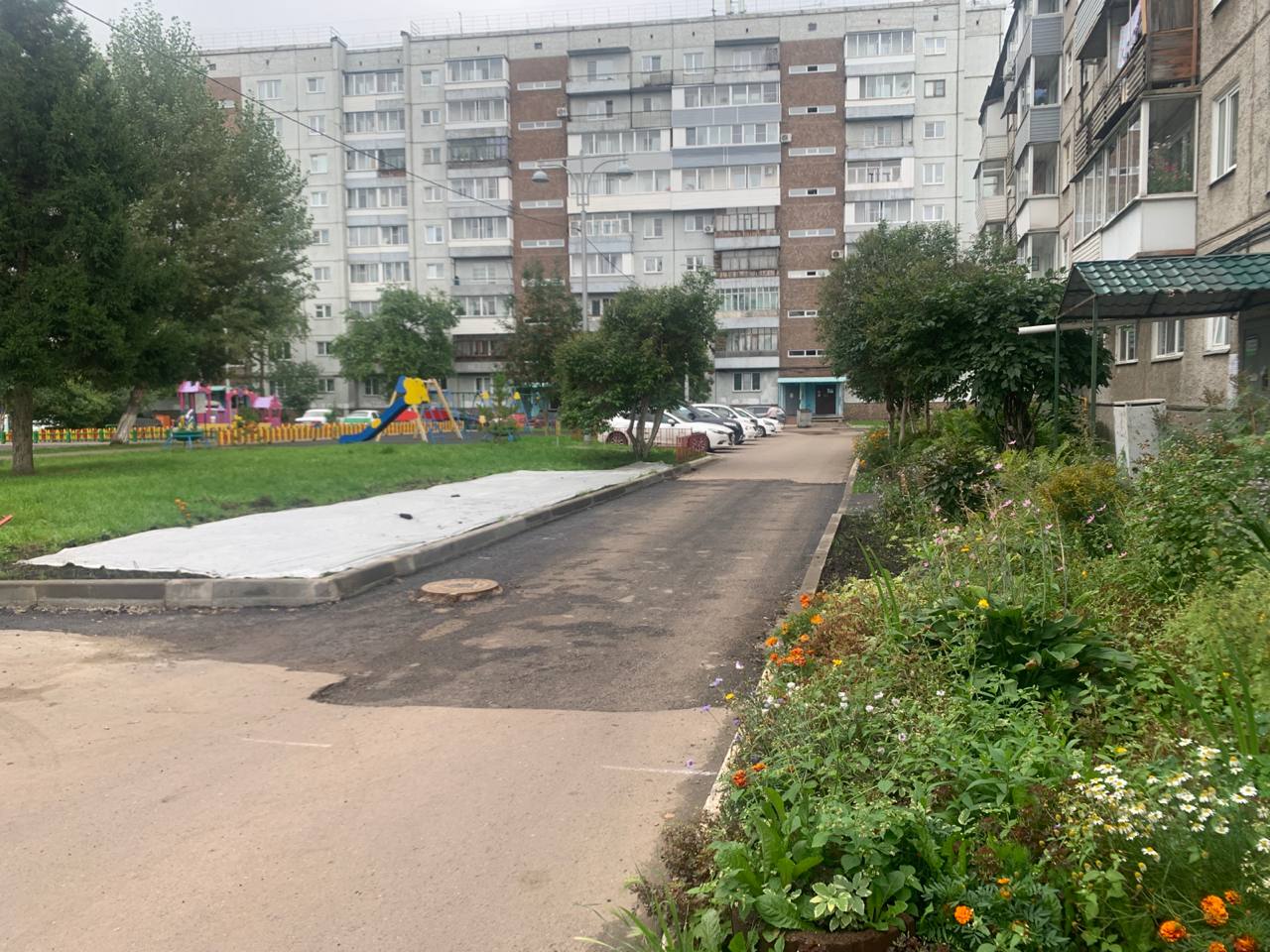 В красноярской Зеленой Роще восстанавливают благоустройство после ремонта проходных коллекторов