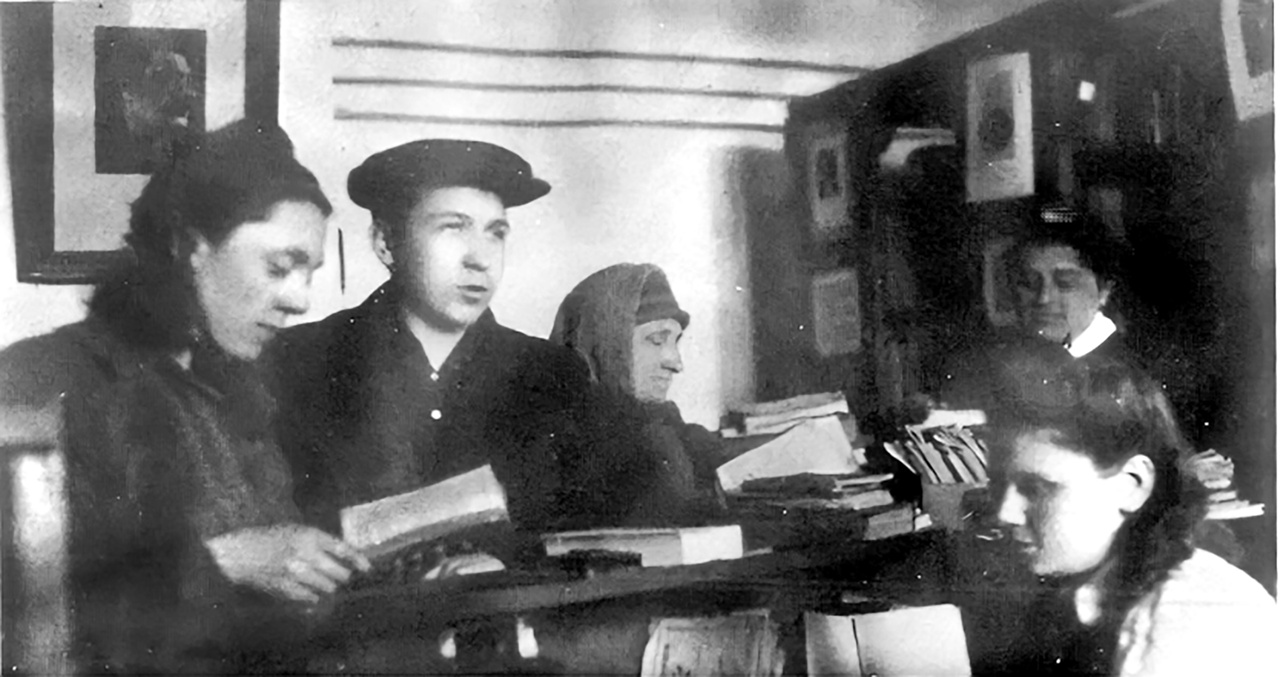 Книги носили на руках: главной библиотеке Красноярского края — 90 лет