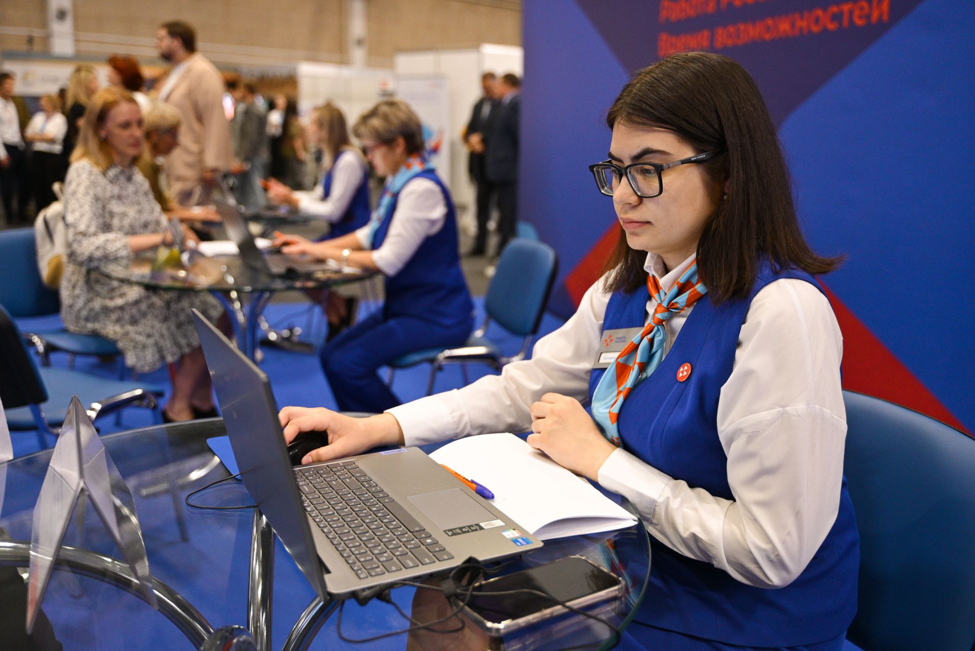 Красноярцам рассказали о вакансиях с заработной платой до 250 тысяч рублей