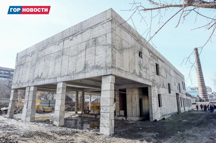 Строители возвели второй этаж «Суриков-центра» в Красноярске