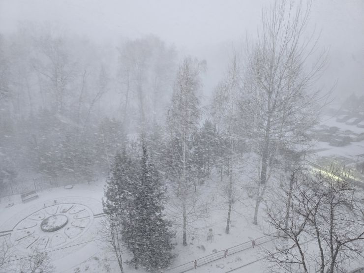 Красноярск накрыл мощный снегопад