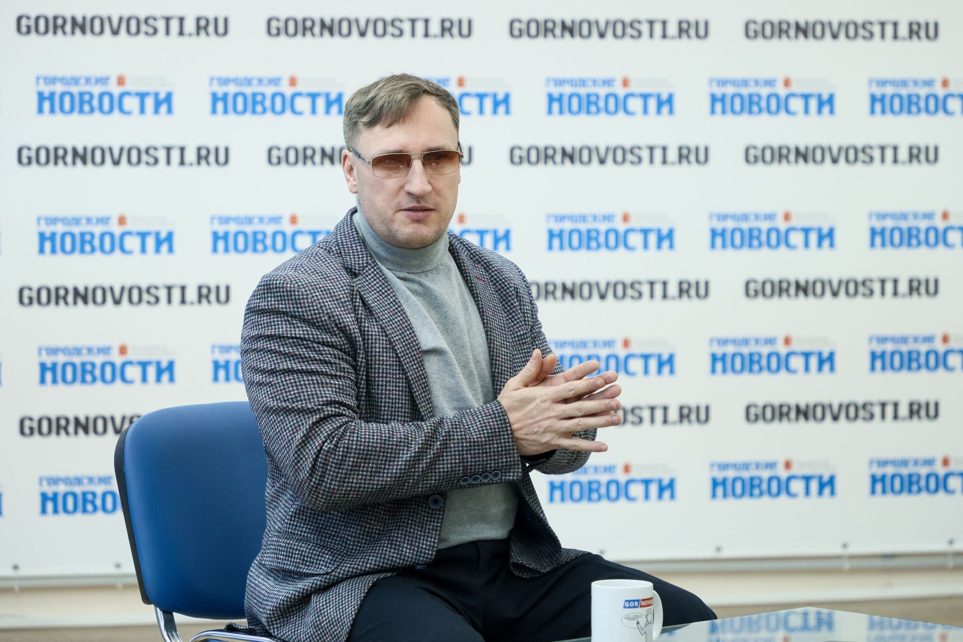 Незрячий красноярский певец Артем Толстобров выпустил клип на новую песню «Когда наступит мир»