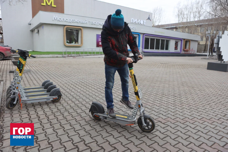 На улицах Красноярска после зимы появились первые электросамокаты