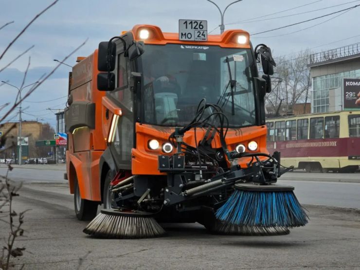 Шесть новых пылесосов для уборки улиц приступили к работе в Красноярске