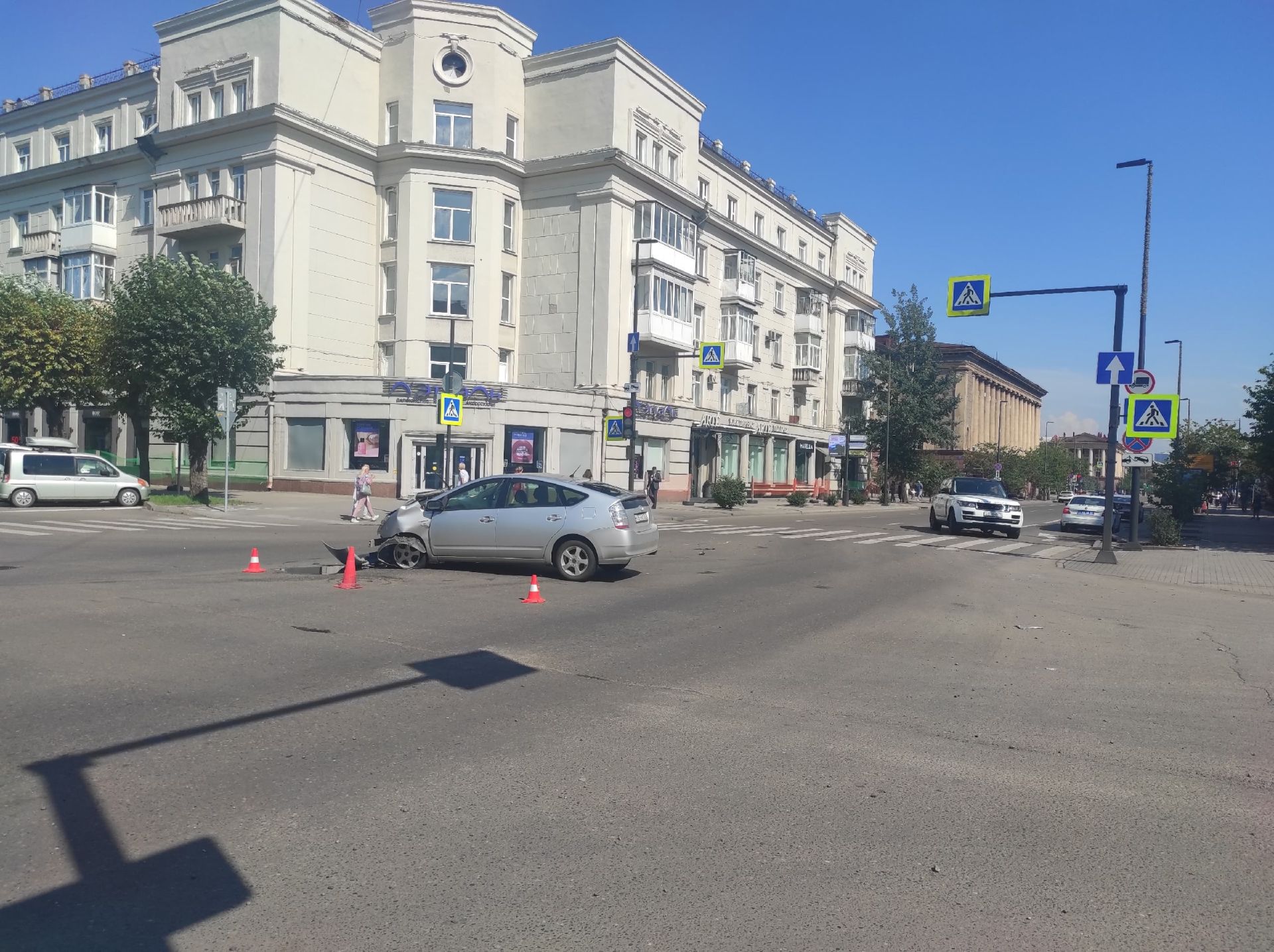 В Красноярске на перекрестке Мира и Горького столкнулись два автомобиля