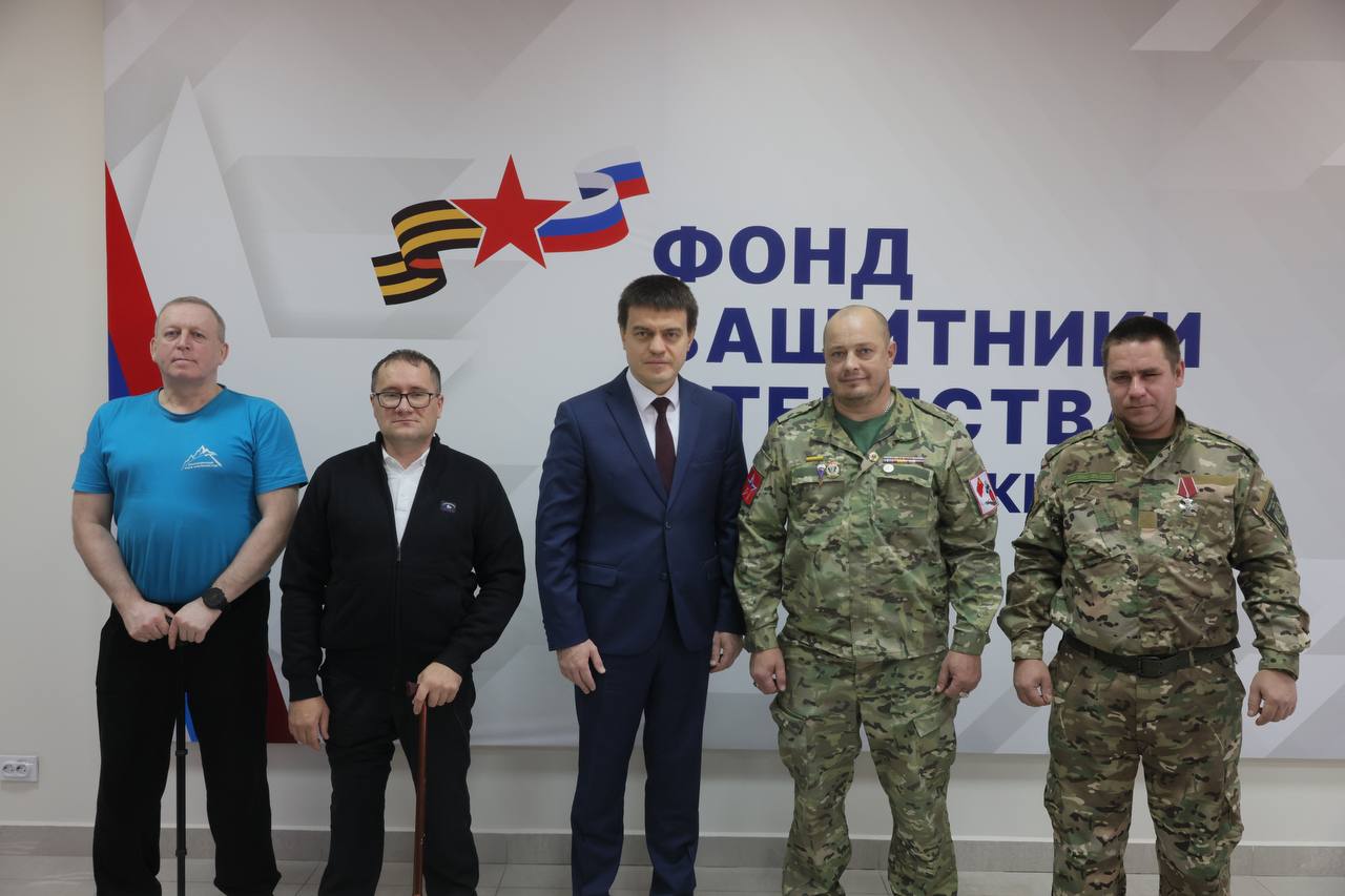 Два ветерана СВО из Красноярского края получили спецавтомобили