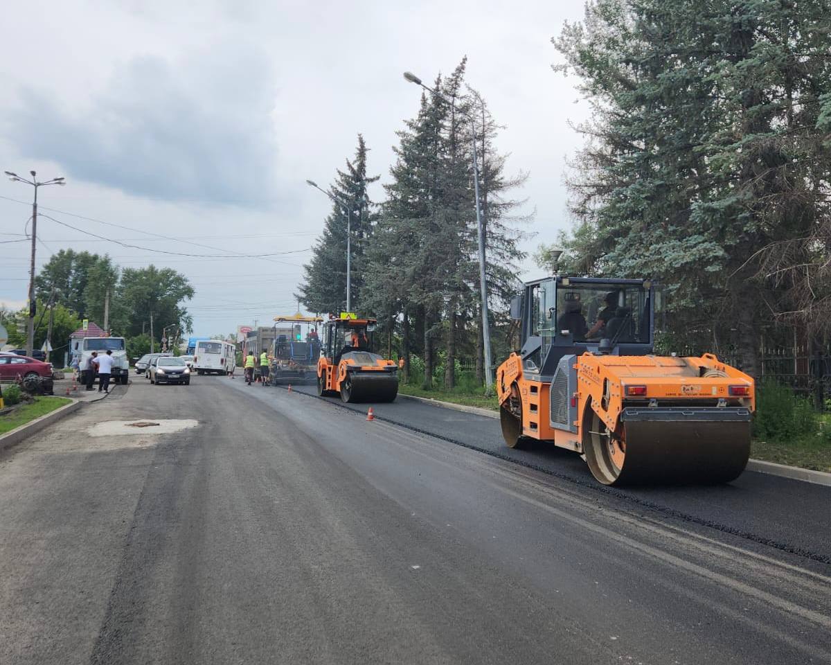 На улице 26 Бакинских Комиссаров в Красноярске приступили к асфальтированию дороги