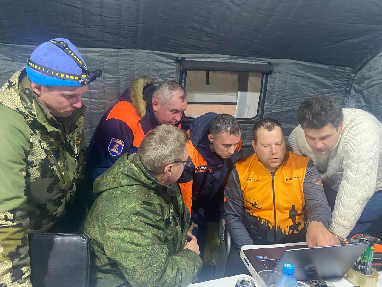 Спасатели показали, в каких условиях приходится искать пропавшую в Красноярском крае семью