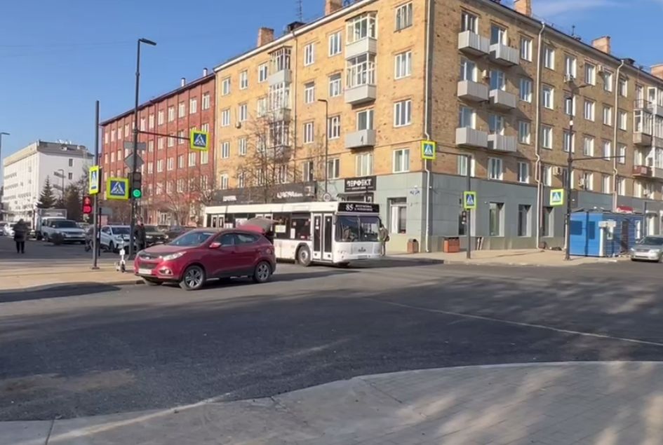 Автобус № 85 снова идет по прежнему маршруту в центре Красноярска