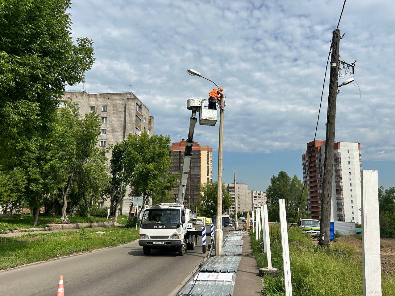 Участок переулка Боготольский сегодня перекрыли для движения