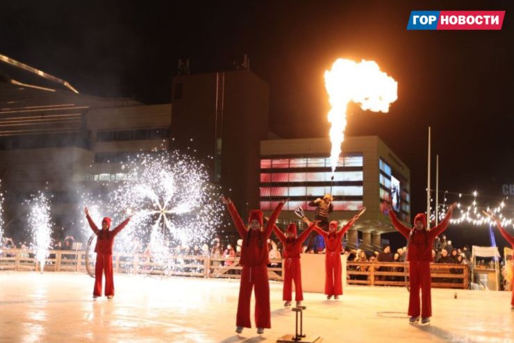 В Красноярске открыли каток на Стрелке