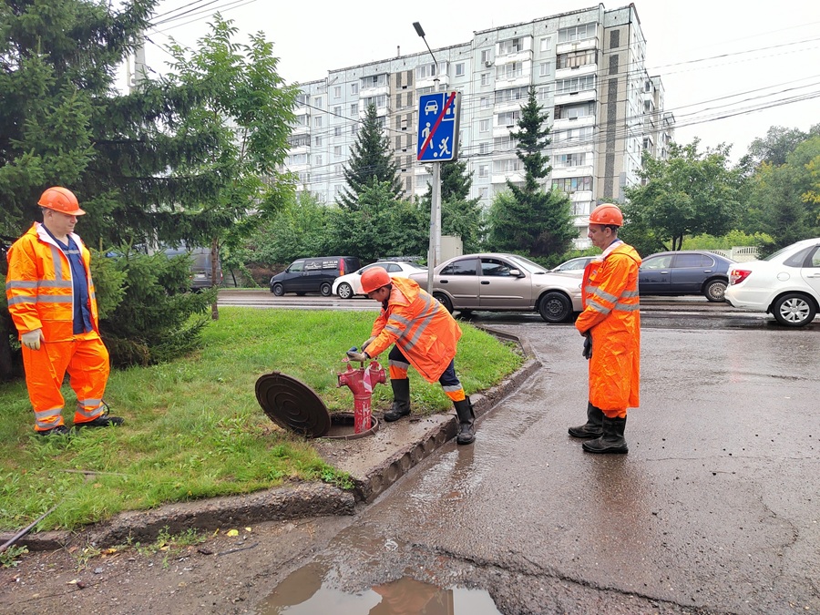В Красноярске проверили давление воды в трёх тысячах пожарных гидрантов
