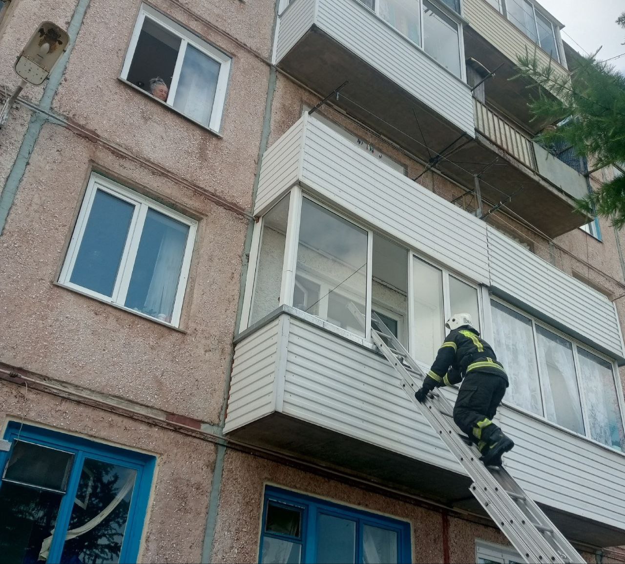В Красноярском крае бдительность соседей спасла жизнь 76-летней женщины