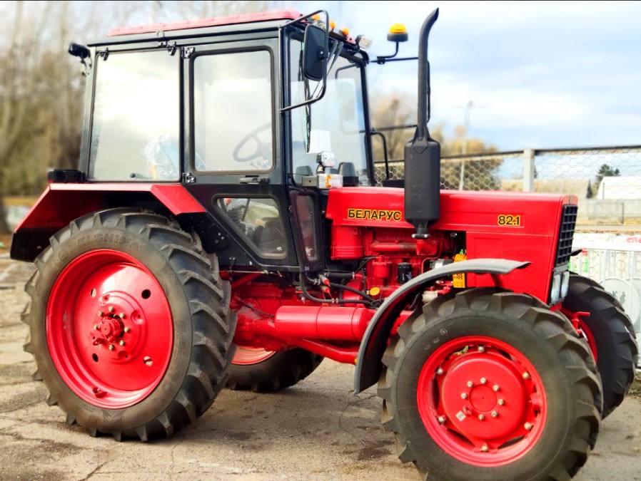 Стадион «Сибирь» в Красноярске обзавёлся новым трактором к зимнему сезону