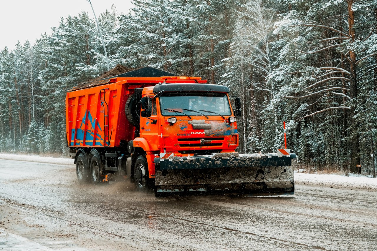 На загородных трассах Красноярского края готовятся к экстремальным дорожным условиям