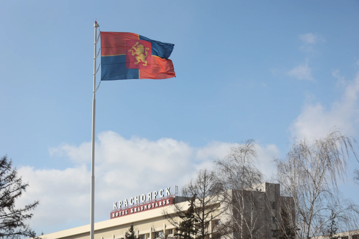 Сильный ветер задержится в Красноярске и 18 ноября