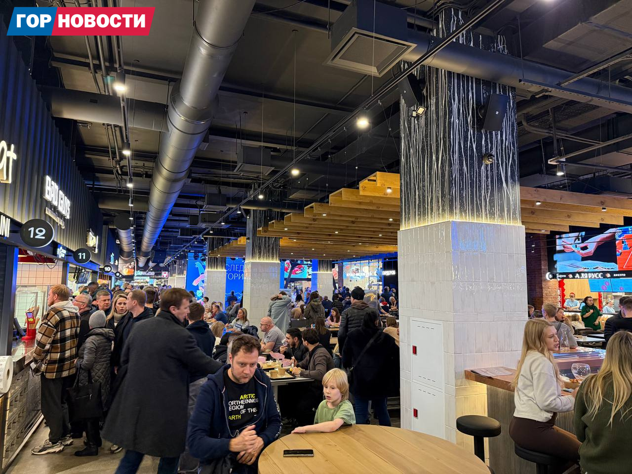 В Красноярске в новом фудмаркете «Артель» настоящий аншлаг: гости выстраиваются в очереди