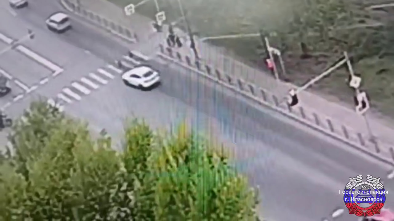 В Красноярске два пешехода выбежали под колеса БМВ