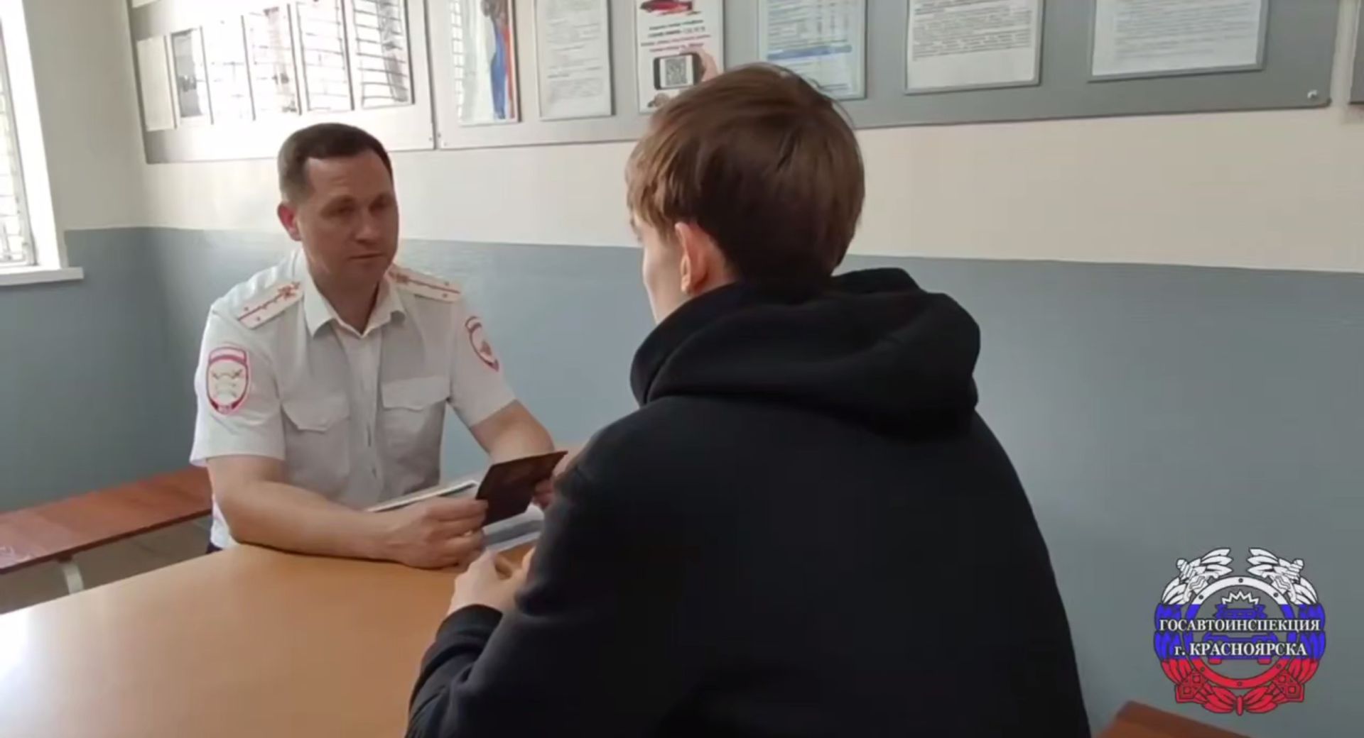 В Красноярске полицейские нашли водителя электросамоката, который сбил школьника