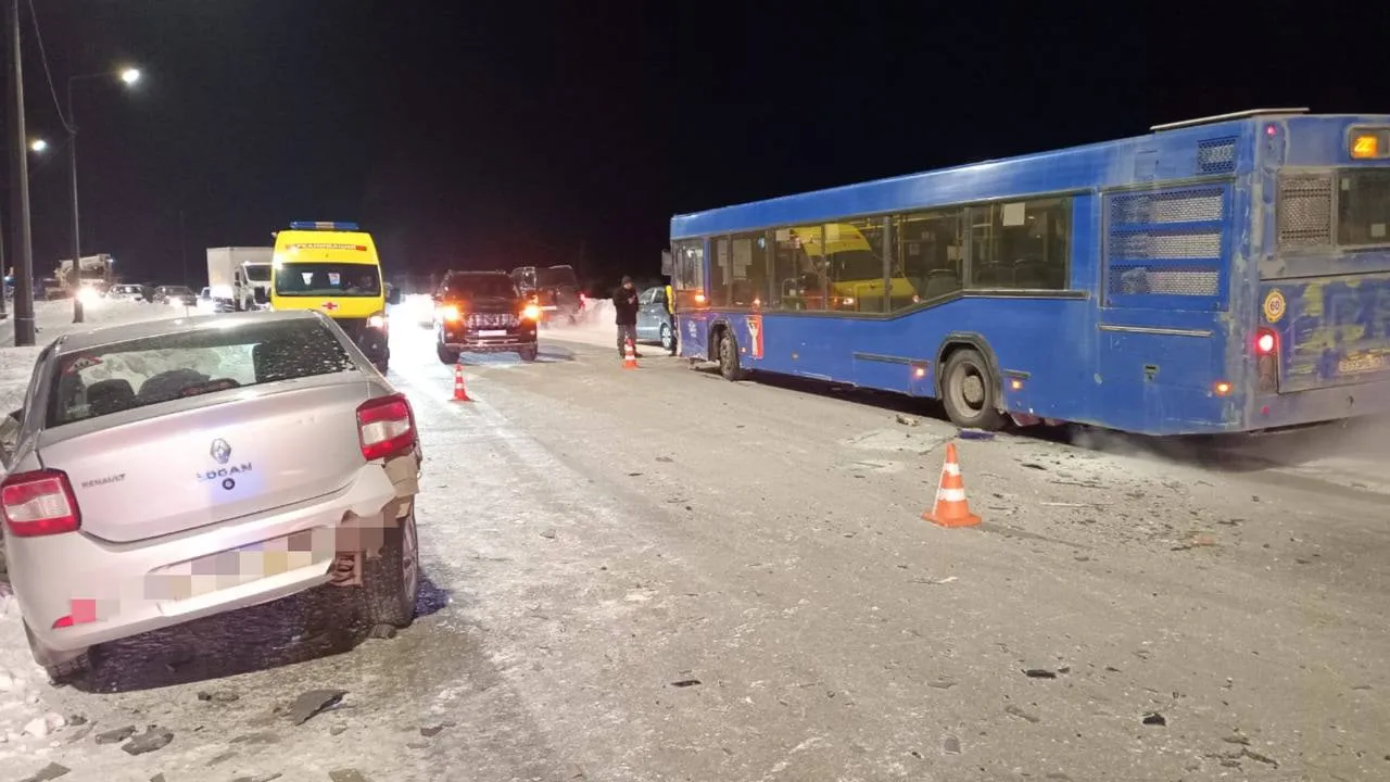 На севере Красноярского края произошла смертельная авария с рейсовым автобусом