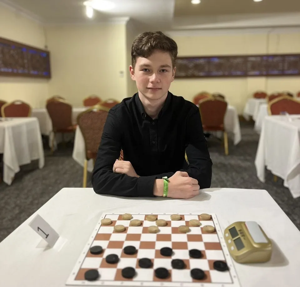 Школьник из Красноярска выиграл первенство мира по шашкам в Турции