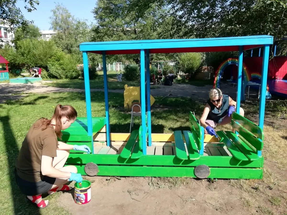 В Красноярске в детском саду Кировского района прошел нескучный субботник