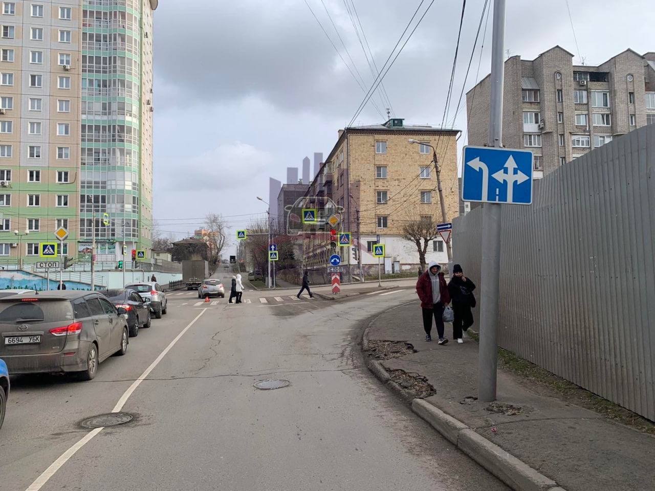 В Красноярске на перекрестке Ады Лебедевой — Перенсона поменяли знаки