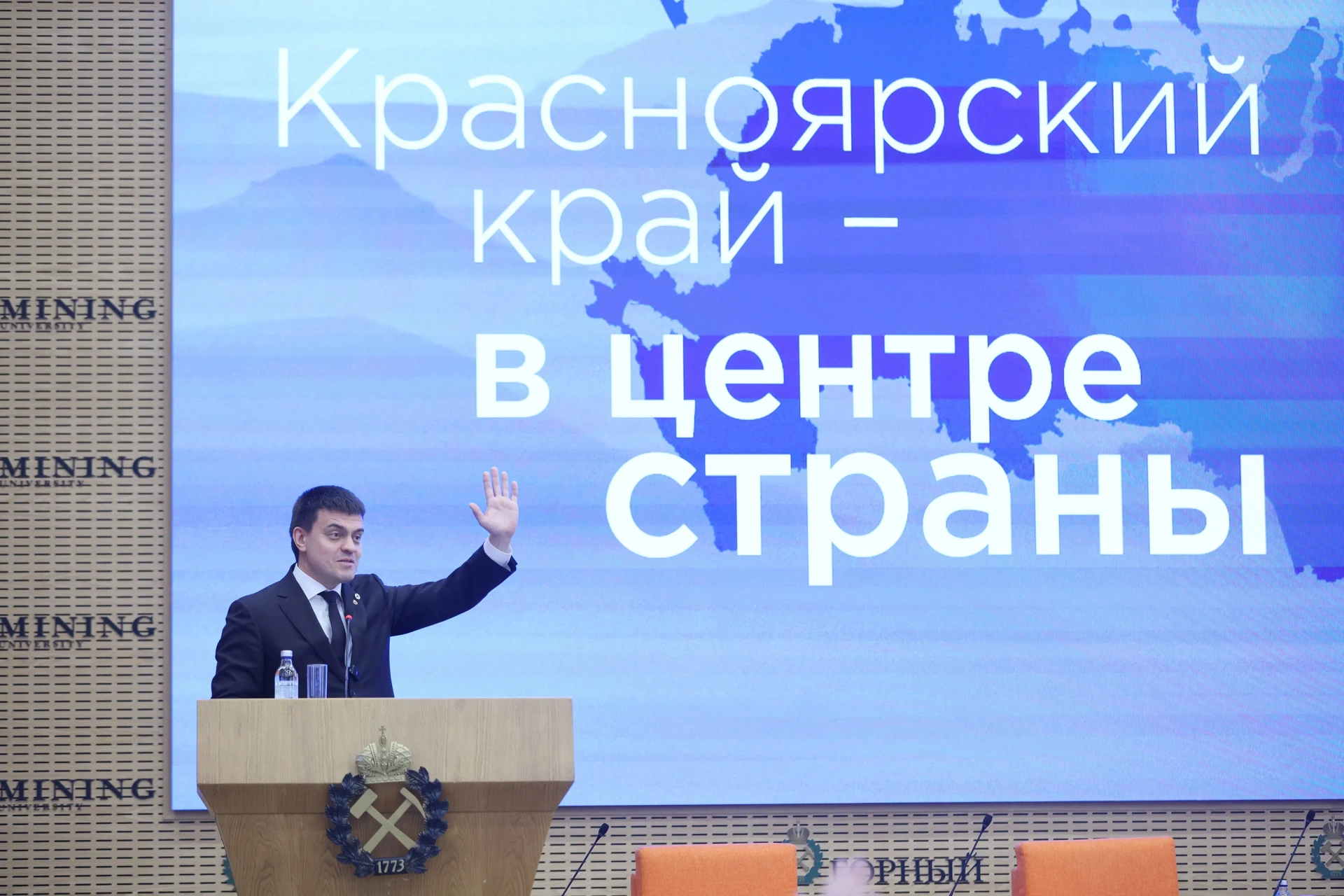 Губернатор Михаил Котюков предложил создать клуб для красноярских студентов в Санкт-Петербурге
