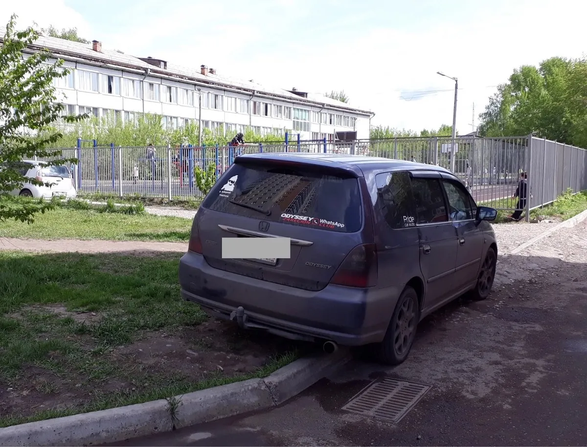 В Советском районе любители парковки на газонах за 6 месяцев заплатили штрафов на 1,7 млн рублей
