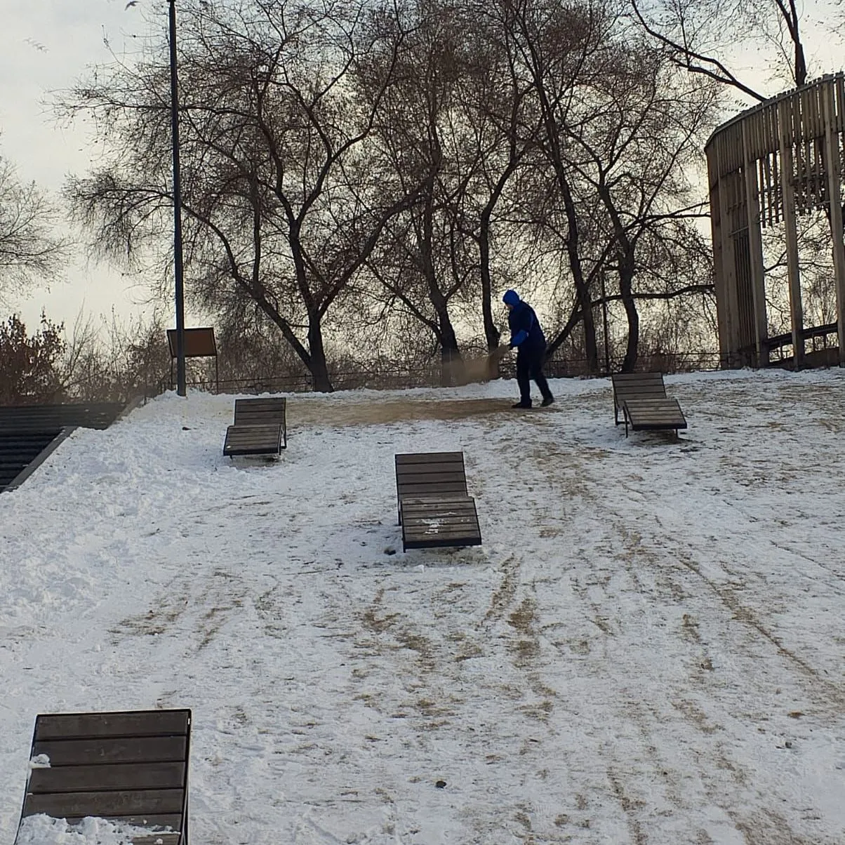 В Красноярске продолжают бороться со стихийными горками