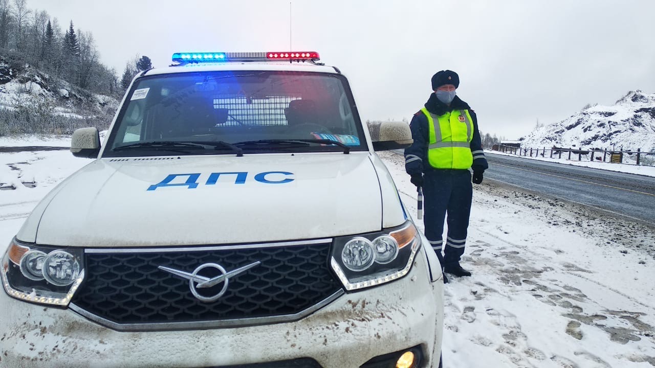 Сотрудники ГИБДД дали советы выезжающим на загородные трассы красноярцам