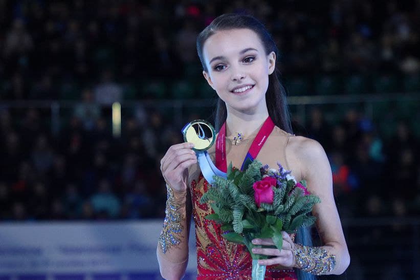 Фигуристки Валиева, Щербакова и Трусова прилетели в Красноярск