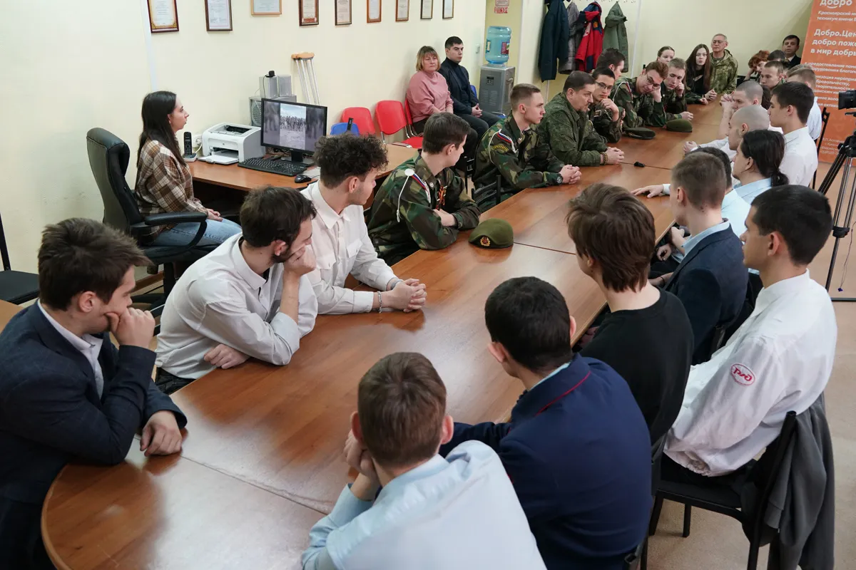 Боец СВО с позывным Портос встретился со студентами Железнодорожного района