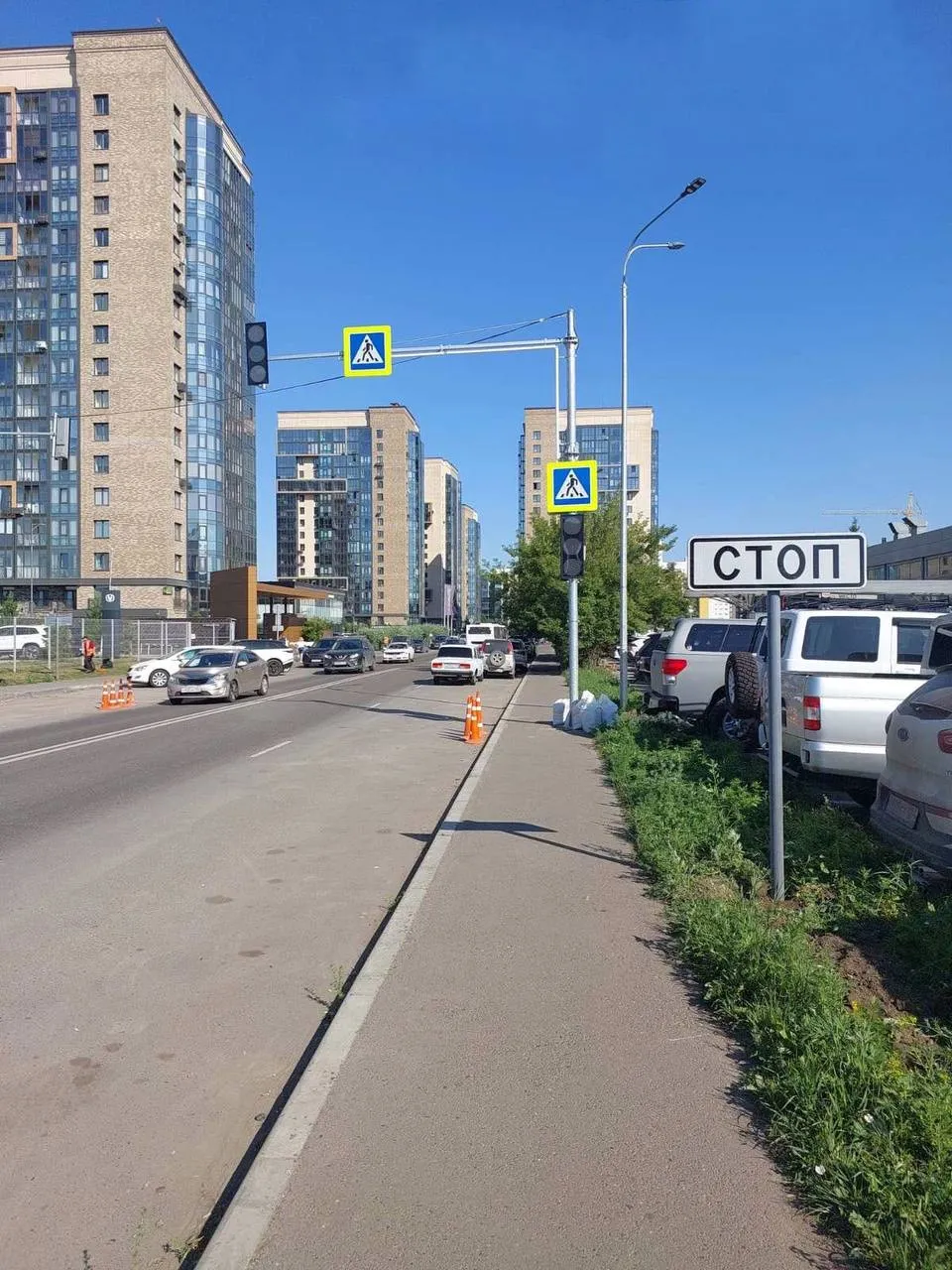 В Красноярске около ЖК «Скандис» появился пешеходный переход