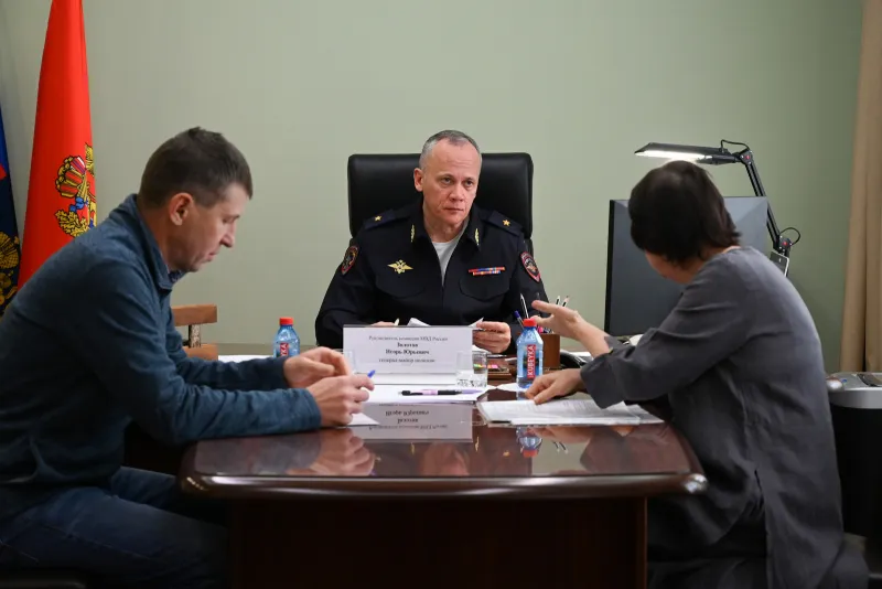 В Красноярске главный инспектор МВД России проконсультировал больше 60 жителей региона