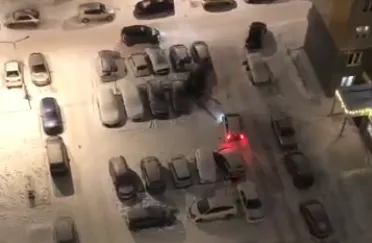 Нетрезвый красноярец повредил десятки припаркованных автомобилей в Солнечном