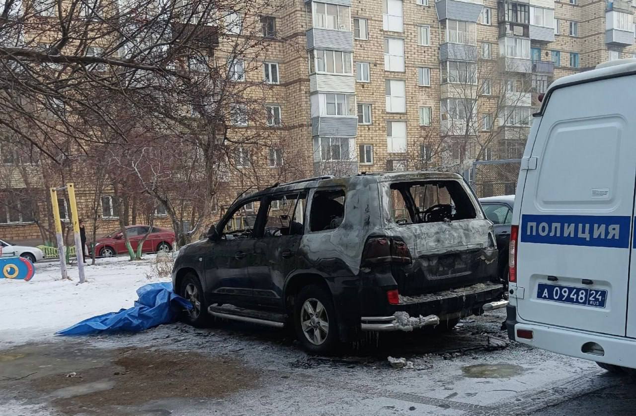 В Красноярске 21-летнего парня осудят за поджог машины из-за ревности