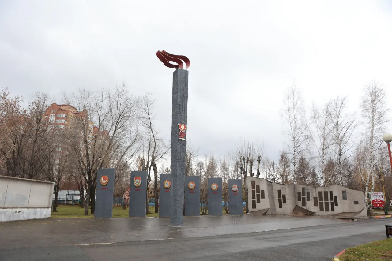 Стела, улица, библиотека. Рассказываем о местах Красноярска, связанных с комсомолом