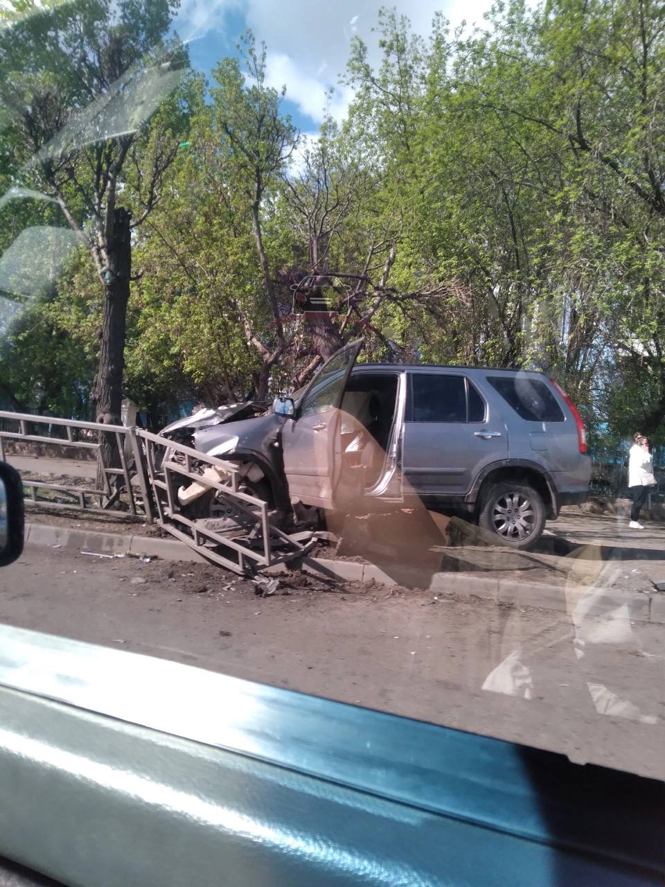 В Красноярске 79-летний водитель врезался в ограждение на Мичурина и погиб