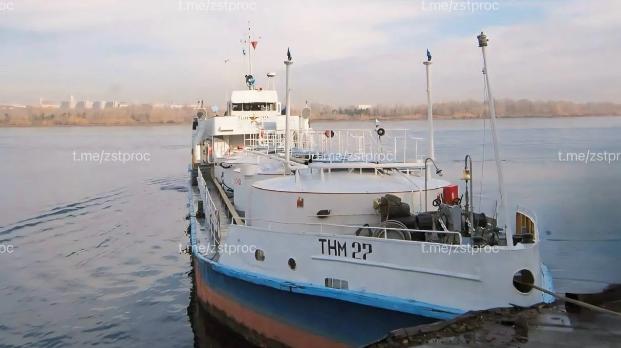 В Красноярском крае баржа повредила корпус во время прохождения порога