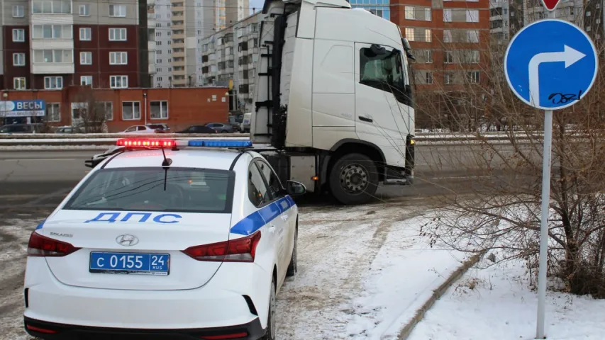 Красноярские инспекторы ДПС задержали двух водителей грузовиков без прав