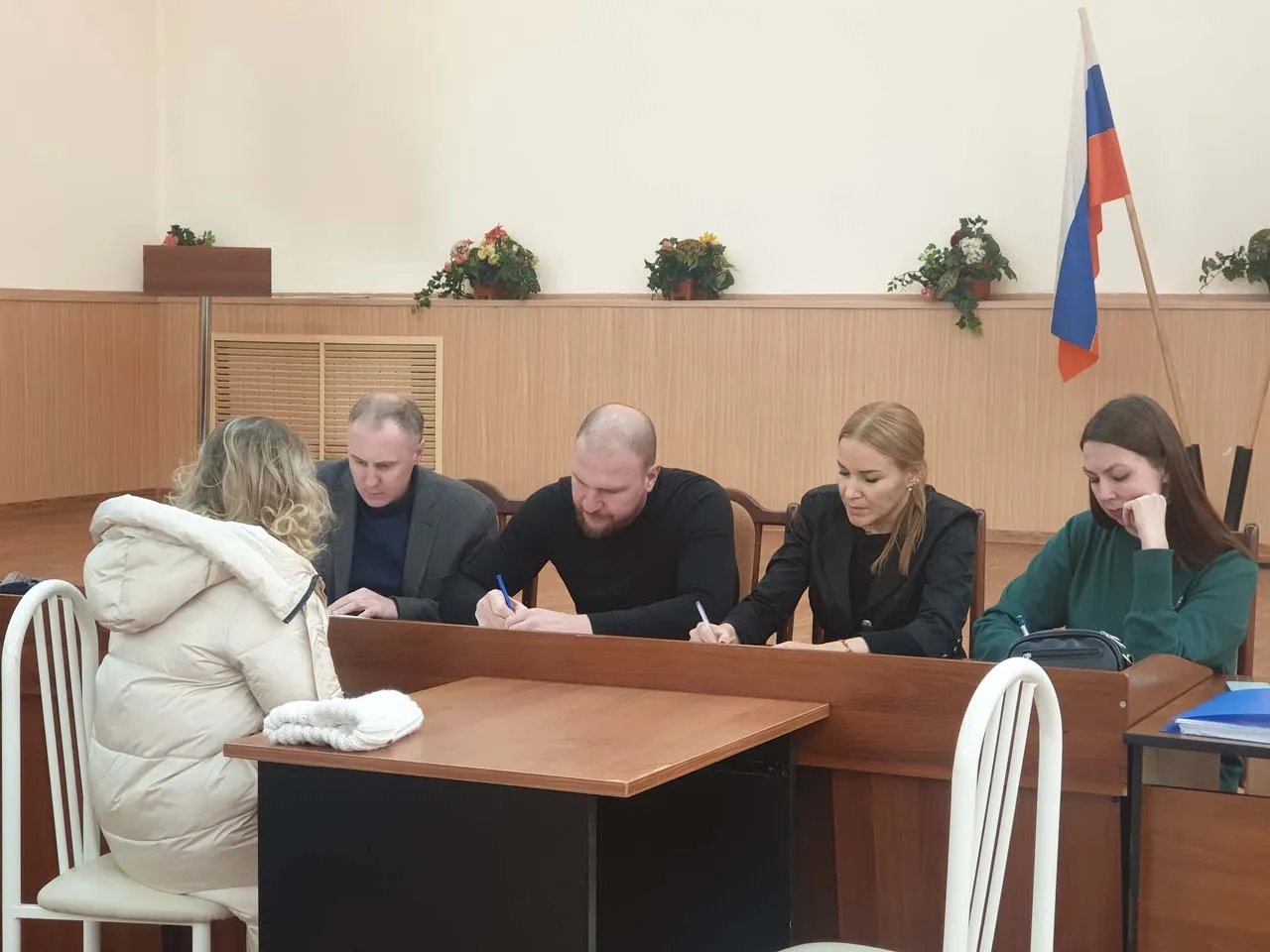 В Красноярске около 200 жителей Николаевки получили консультации по КРТ