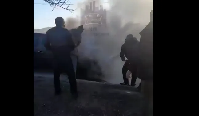 На Енисейском тракте в Красноярске горел автомобиль «Форд Фокус»